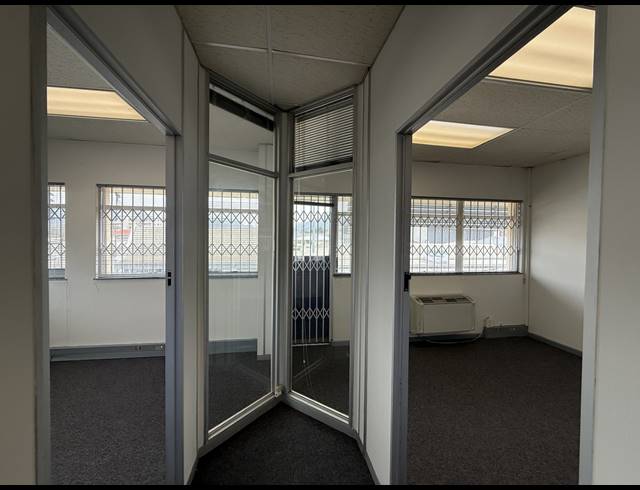 87M² OFFICE TO LET IN WYNBERG